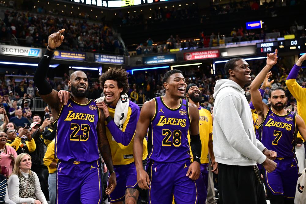 萨主场亮相 萨主场亮相